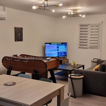 Belle Maison Climatisee Renovee Pac-Man Entre Collegues, Amis, Famille - Barbecue - Netflix - Prime - Baby Foot 50Cts Saint-Seurin-sur-l'Isle ภายนอก รูปภาพ
