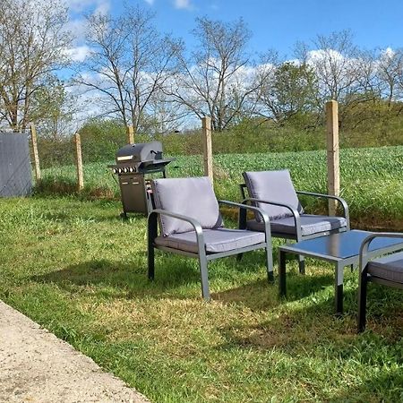 Belle Maison Climatisee Renovee Pac-Man Entre Collegues, Amis, Famille - Barbecue - Netflix - Prime - Baby Foot 50Cts Saint-Seurin-sur-l'Isle ภายนอก รูปภาพ