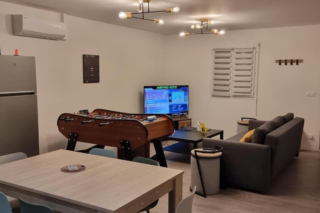 Belle Maison Climatisee Renovee Pac-Man Entre Collegues, Amis, Famille - Barbecue - Netflix - Prime - Baby Foot 50Cts Saint-Seurin-sur-l'Isle ภายนอก รูปภาพ