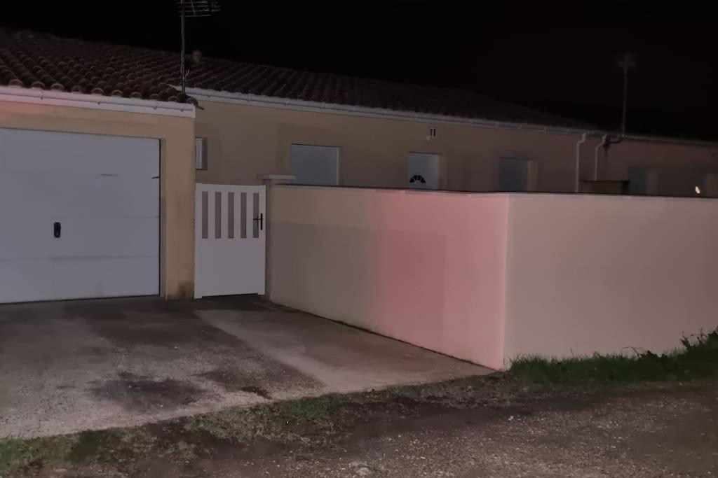 Belle Maison Climatisee Renovee Pac-Man Entre Collegues, Amis, Famille - Barbecue - Netflix - Prime - Baby Foot 50Cts Saint-Seurin-sur-l'Isle ภายนอก รูปภาพ
