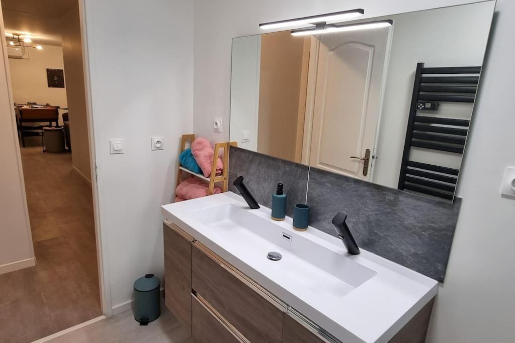Belle Maison Climatisee Renovee Pac-Man Entre Collegues, Amis, Famille - Barbecue - Netflix - Prime - Baby Foot 50Cts Saint-Seurin-sur-l'Isle ภายนอก รูปภาพ