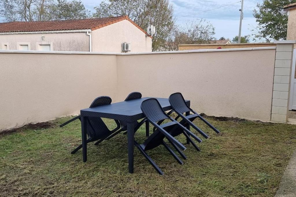 Belle Maison Climatisee Renovee Pac-Man Entre Collegues, Amis, Famille - Barbecue - Netflix - Prime - Baby Foot 50Cts Saint-Seurin-sur-l'Isle ภายนอก รูปภาพ