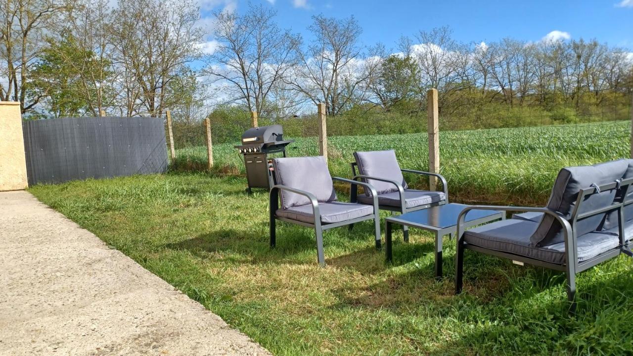 Belle Maison Climatisee Renovee Pac-Man Entre Collegues, Amis, Famille - Barbecue - Netflix - Prime - Baby Foot 50Cts Saint-Seurin-sur-l'Isle ภายนอก รูปภาพ